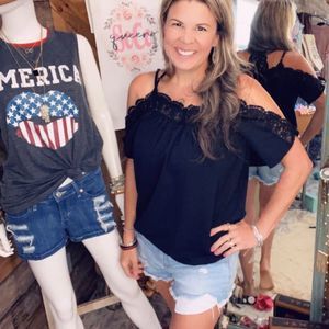 Boutique Brand Black Crochet Neckline Cold Shoulder Short Sleeve Blouse Top 💗